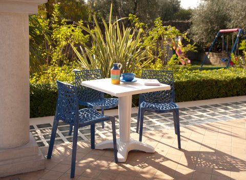 Pagoda Table with Maxi Amazon Chairs